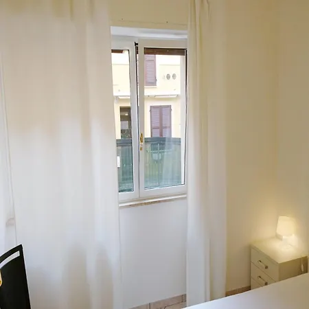 Mon Kira גרוטמארה